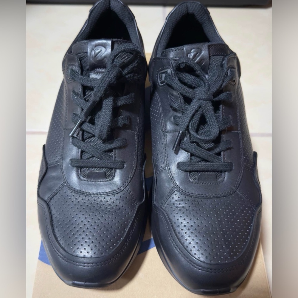 Ecco Astir Lite Hybrid Black Leather Sneakers